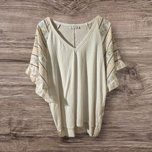 Cream Blouse with Patterned Ruffled Sleeves and Lace Trim Sz XL